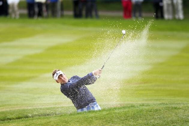 Golf - BMW PGA Golf Herren Championship England s Ian Poulter finds the fairway bunker on the third at Wentworth Club, Surrey 