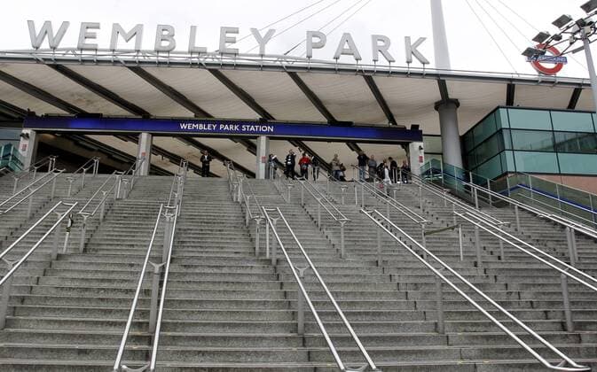 FUSSBALL - CL, Barcelona vs Manchester LONDON,ENGLAND,27.MAI.11 - FUSSBALL - UEFA Champions League, Finale, FC Barcelona vs Manchester United, Vorberichte. Bild zeigt die U-Bahn-Station Wembley Park.  o0 Sportstätte Stadion Totale England