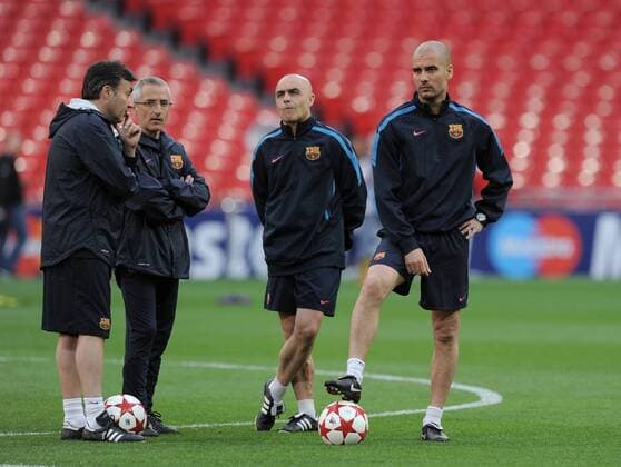 FUSSBALL CHAMPIONSLEAGUE FINALE SAISON 2010 2011 27.05.2010 FC Barcelona - Manchester United FC Abschlusstraining FC Barcelona; Trainer Josep Pep Guardiola (re, Barca) mit Ball 