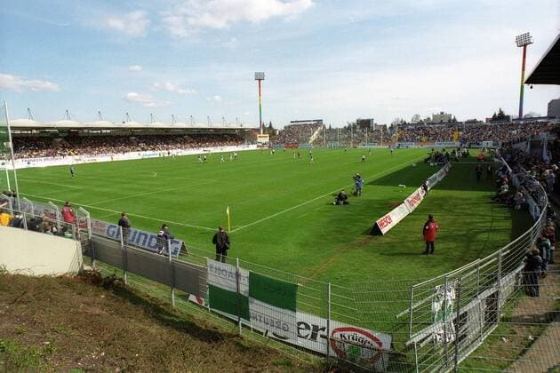 Playmobil Stadion, Heimspielstätte der SpVgg Greuther Fürth - DEUTSCHSPRACHIGE SPORTZEITSCHRIFTEN UND -ZEITUNGEN NUR NACH RÜCKSPRACHE Aktion, Totale Stadion, Fußballstadion, innen, Innenansicht Sportstätte Playmobilstadion