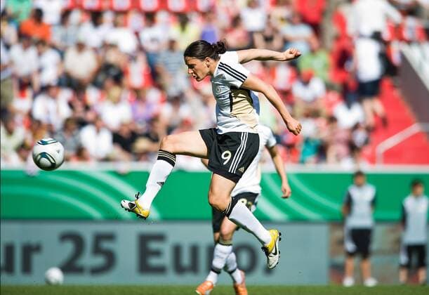 Birgit PRINZ, Deutschland, Aktion, ganze Figur, Ganzkörper, beim Aufwärmen, Fussball Frauen Länderspiel Deutschland (GER) - Nordkorea (PRK) 2:0 , am 21.05.2011 in Ingolstadt Deutschland