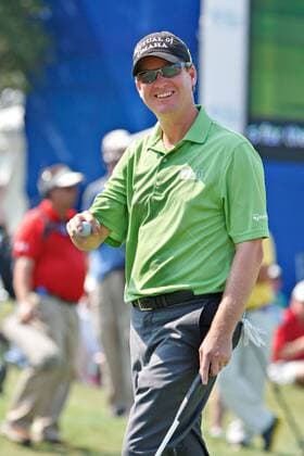 May 28, 2011 - Las Colinas, Texas, US - Joe Ogilvie smiles up at the Mutual of Omaha sky box on 17 during the third round of the 2011 HP Byron Nelson Championship. Ryan Palmer leads after 54 holes at 5 under par. PGA Golf Herren Golf - 2011 HP Byron Nelson Championship - Third Round - ZUMAx37