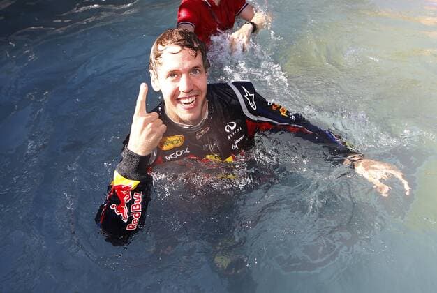 Formel 1, Sebastian Vettel - alle 50 Siege Motorsports: FIA Formula One World Championship 2011, Grand Prix of Monaco, 01 Sieger Sebastian Vettel (GER, Red Bull Racing), xHOCHxZWEIx o0 Swimming Pool Swimmingpool kurios komik