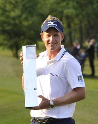 29.05.2011 BMW PGA Golf Herren Golf Championship from Wentworth. 4th Round. Champion and world no. 1 Luke Donald xStevexButlerx  ActionPlus163941 o0 sieg, Pokal, TrophÃ¤e, Objekte, Jubel, Freude,