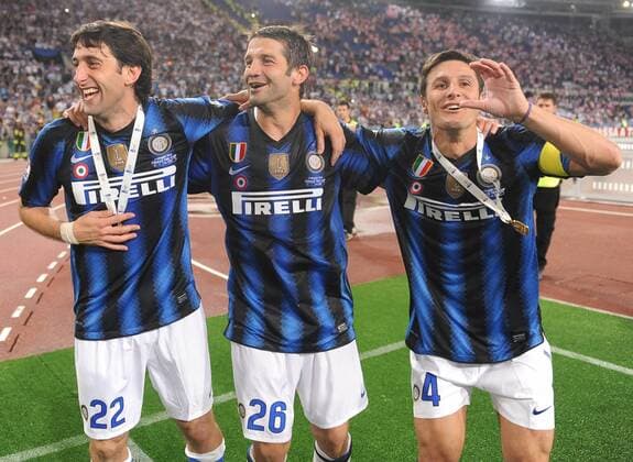 L-R: Diego Milito, Cristian Chivu, Javier Zanetti roma 29-05-2011 Pokalsieger Inter Mailand - massimoxoliva o0 gold Medaille, Goldmedaille,