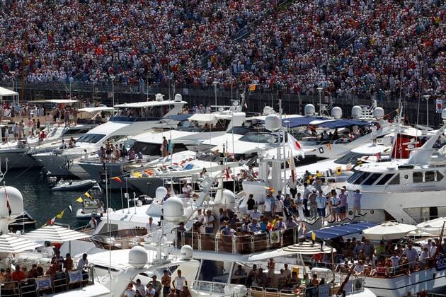 FORMEL 1 - GP von Monaco MONTE CARLO,MONACO,29.MAI.11 - MOTORSPORT, FORMEL 1 - Grand Prix von Monaco. Bild zeigt Fans und den Yachthafen. 