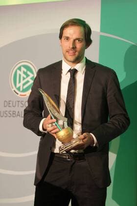 Ehrung im Hotel im Wasserturm Köln: DFB Trainerpreis: Thomas Tuchel (1. FSV Mainz 05) - 17.03.2011 o0 Objekte Pokal Trophäe
