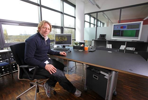 Dienstag 12.04.2010, 1. Bundesliga Saison 10 11 - in Dortmund, BV Borussia Dortmund, BVB - Chefscout Sven Mislintat in seinem Buero bei der Video - Analyse DeFodi018
