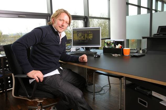 Dienstag 12.04.2010, 1. Bundesliga Saison 10 11 - in Dortmund, BV Borussia Dortmund, BVB - Chefscout Sven Mislintat in seinem Buero bei der Video - Analyse DeFodi018