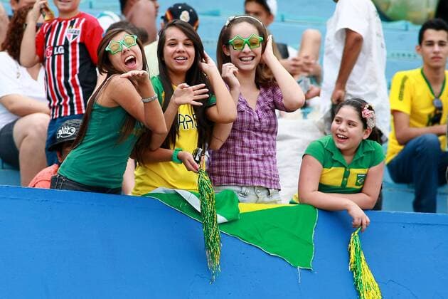 Torcedoras Brasileiras - Training Brasilien - Goiana - 01 06 2011. x(362)xRandesxNunesx xFotoarenax  (4880) Treino do Brasil o0 Fan Kind girl Fanbrille Brille