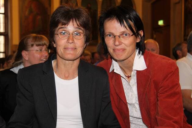 01.06.2011, Ehrung Team 2011 - die DFB Schul- und Vereinskampagne im Kaisersaal des Römer in Frankfurt Nia Künzer FIFA Frauen WM Botschafterin 2011 des Landes Hessen und Monika Staab, Fussball-Entwicklungshelferin (GER) der FIFA, gut gelaunt