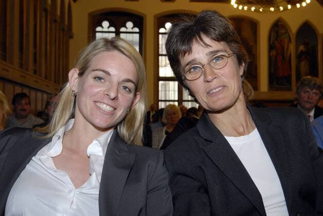 01.06.2011, Ehrung Team 2011 - die DFB Schul- und Vereinskampagne im Kaisersaal des Römer in Frankfurt Nia Künzer FIFA Frauen WM Botschafterin 2011 des Landes Hessen und Monika Staab, Fussball-Entwicklungshelferin (GER) der FIFA, gut gelaunt