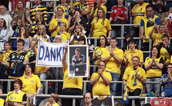 Fans der Rhein-Neckar-Löwen bedanken sich bei Gudjon Valur Sigurdsson für die letzten Jahre. Handball Bundesliga, 33. Spieltag, Rhein-Neckar-Löwen -TSG Ludwigshafen-Friesenheim, 01.06.2011, SAP-Arena Mannheim,