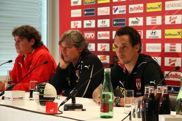 Cheftrainer Dietmar Constantini (AUT) und Emanuel Pogatetz (AUT)