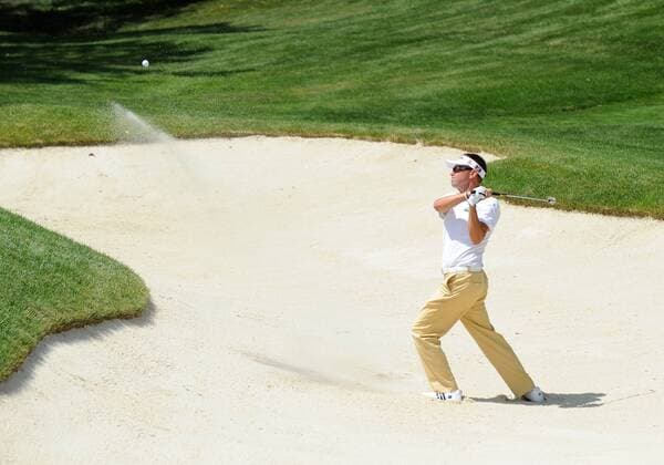 2 June 2011: Robert Allenby blasts out of the bunker by the 8th green during the Memorial Golf Tournament first round of play at Muirfield Village Golf Course in Dublin, OH. PGA Golf Herren JUN 02 Memorial First Round Icon154110602018 EDITORIAL USE ONLY