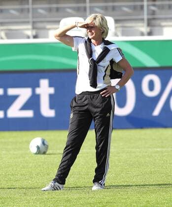 Alles im Blick, Bundestrainerin Silvia Neid (Deutschland) Abschlusstraining Deutsche Frauenfussballnationalmannschaft