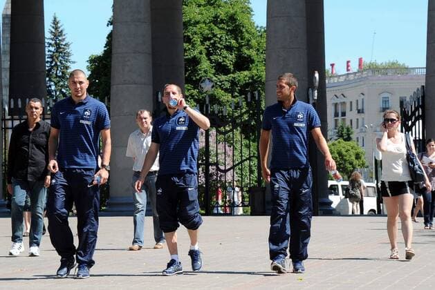 Karim BENZEMA - Franck RIBERY - Jeremy MENEZ (Frankreich) unterwegs im Gorki Park zu Minsk  AnthonyBibardFEP o0 privat Belarus