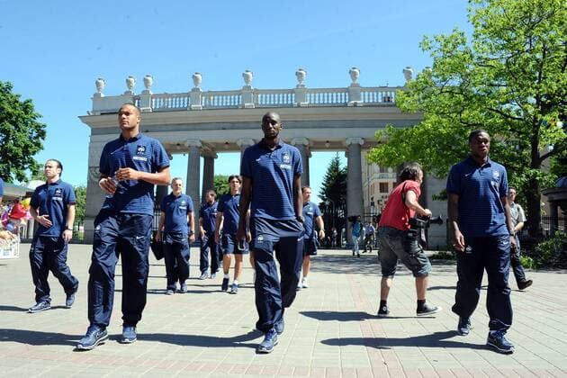 Alou DIARRA - Younes KABOUL (Frankreich) unterwegs im Gorki Park zu Minsk  AnthonyBibardFEP o0 privat Belarus