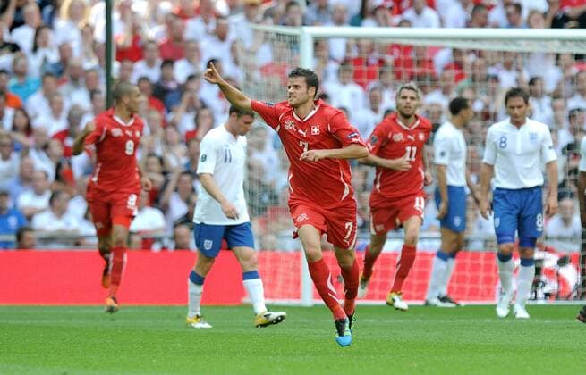 FUSSBALL INTERNATIONAL EM 2012-Qualifikation Gruppe A 04.06.2011 England - Schweiz JUBEL nach dem Tor Torschütze Tranquillo Barnetta (Schweiz) 