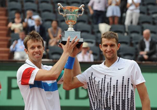 Max Mirnyi (R) of Belarus and Daniel Nestor of Canada pose with their trophies after winning their men s doubles final during the French Open tennis tournament at the Roland Garros stadium in Paris, capital of France, June 4, 2011. (Xinhua Xu Liang) FRANCE-PARIS-TENNIS-FRENCH OPEN-MEN S DOUBLES-FINAL 