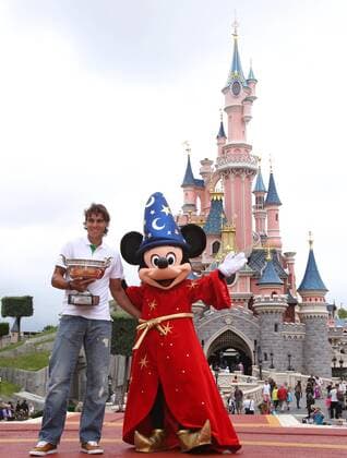 (110606) -- PARIS, June 6, 2011 (Xinhua) -- Rafael Nadal of Spain poses for photos with Mickey Mouse at Disneyland Resort in Marne-la-Vallee outside Paris, capital of France, June 6, 2011. Nadal defeated Roger Federer of Switzerland in their men s final at the French Open tennis tournament on Sunday. (Xinhua Gao Jing) FRANCE-PARIS-NADAL-DISNEYLAND 