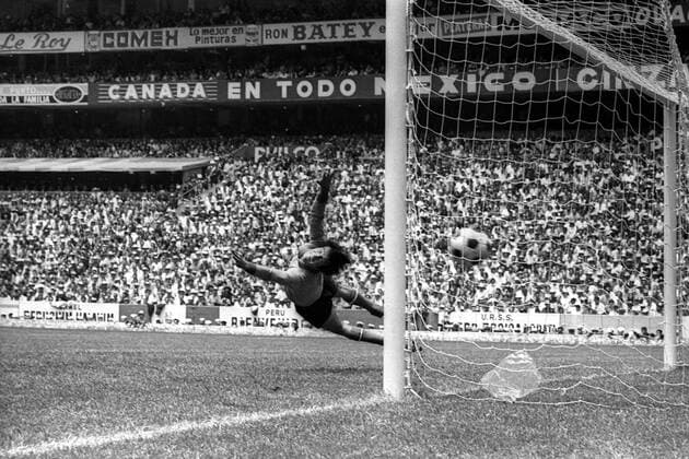 Torwart Enrico Albertosi (Italien) kassiert im WM Finale 1970 ein Tor Aktion, Einzelbild Dynamik