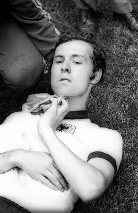 WM Halbfinale 1970 in Mexiko City - Italien - BR Deutschland (BRD) 4:3 n.V. - Franz Beckenbauer (BRD) hat sich verletzt Aktion Einzelbild o00 Schulter Schulterverletzung Aufmacher Geschichte Fußballgeschichte