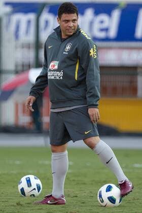 Ronaldo durante o treino da Selecao Brasileira de futebol, realizado esta tarde no Estadio do Pacaembu, como preparativo para o jogo amistoso de amanha contra a Romenia, que marca a despedida de Ronaldo com a camisa amarela. Sao Paulo Brasil - 06 06 2011. x(7x)xDanielxAugustoxJr.x 