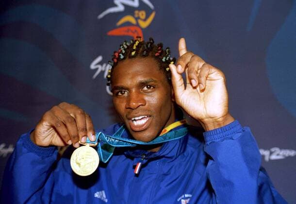 Audley Harrison (GB) with his 61kg+ Boxing Gold Medal. Sydney Olympics, 1 10 2000.  o0 Olympische Spiele, Sommerspiele Sommer Olympiasieg Sieg Goldmedaille