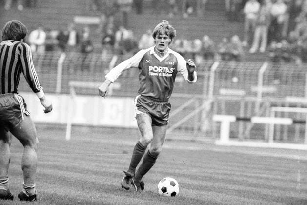 1. FC Saarbrücken - Offenbacher Kickers 5:0 - Jörg Neun (Offenbach, re.) im Duell Aktion Einzelbild Freisteller