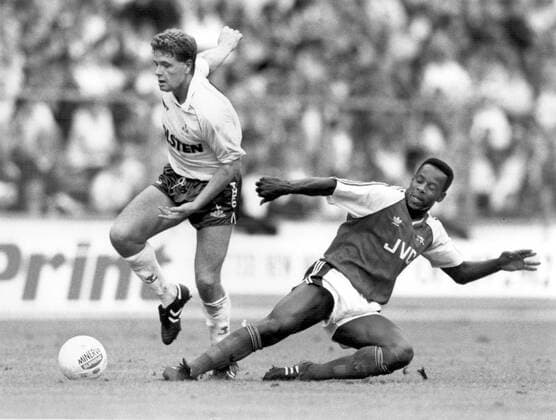 Paul Gascoigne (Spurs) and Michael Thomas (Arsenal FC). Arsenal FC v Tottenham Hotspur; Wembley International Tournament; 13 08 1988. Football  o00 Aufmacher