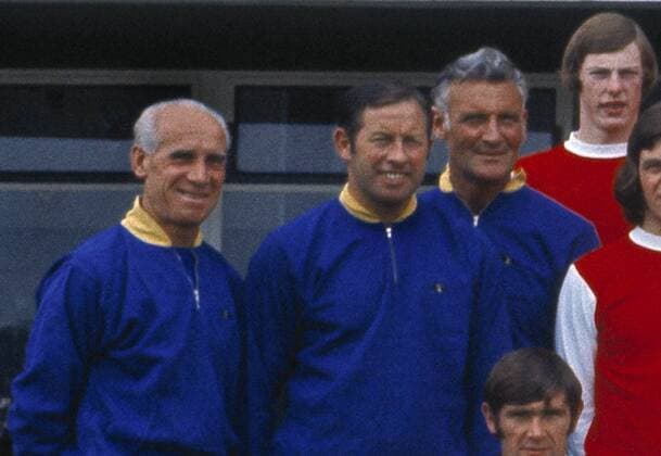 Fußball, Trainerhistorie, FC Arsenal Arsenal FC coaching staff. L to R. Bert Owen (Trainer) Steve Burtenshaw (Coach) Alf Fields (Trainer) Arsenal FC Full Squad 1970 71 season. 