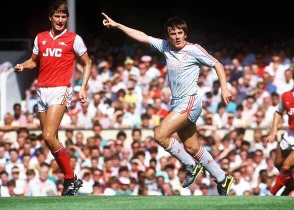 Peter Beardsley (Liverpool FC) Tony Adams (Arsenal FC) Arsenal FC v Liverpool FC, 15 08 1987. 