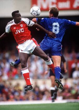 Michael Thomas (Arsenal FC) Peter Nicholas (Chelsea FC) Arsenal FC v Chelsea FC, 15 09 1990. 