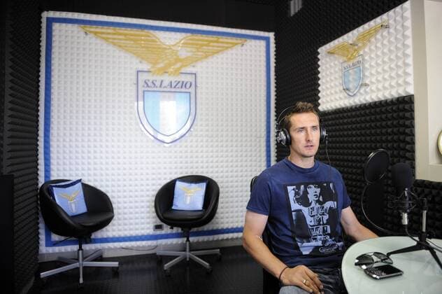 Miroslav Klose äussert sich im Vereinsradio zu seinem Wechsel zu Lazio Rom marcoxrosi o0 Radio Medien Kopfhörer Logo Emblem Vereinslogo Vereinsemblem