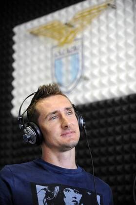 Miroslav Klose äussert sich im Vereinsradio zu seinem Wechsel zu Lazio Rom marcoxrosi o0 Radio Medien Kopfhörer