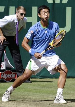 Gerry Weber Open 2011, ATP Tennis Herren World Tour, Rasentennis Turnier, International Series,Gerry Weber Stadion, Grasplatz, Halle Westfalen, Yen-Hsun Lu (TPE),Einzelbild,Aktion, Ganzfigur,