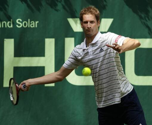 Gerry Weber Open 2011, ATP Tennis Herren World Tour, Rasentennis Turnier, International Series,Gerry Weber Stadion, Grasplatz, Halle Westfalen, Florian Mayer (GER),Einzelbild,Aktion,Halbfigur,,