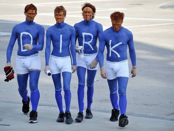 June 9, 2011 - Dallas, TX - Texas, USA - United States - Dallas Mavericks fans walk to the American Airlines Center to watch Game 5 of the NBA Basketball Herren USA Finals - - ZUMAss5