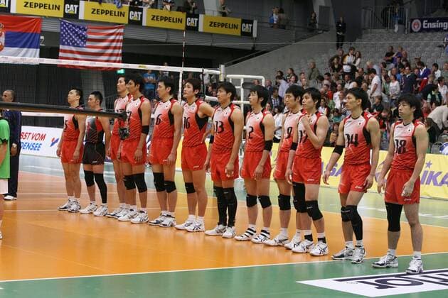 Die japanische Nationalmannschaft in Friedrichshafen, v.re.: Yuta Yoneyama, Tatsuya Fukuzawa, Yu Koshikawa, Takaaki Tomimatsu, Yuta Abe, Kunihiro Shimizu, Yusuke Ishijima, Yoshifumi Suzuki, Takahiro Yamamoto, Naoya Suga, Daisuke Sakai und Daisuke Usami --- Volleyball, FIVB World League 2011, Länderspiel, Spiel 1, 11.06.11