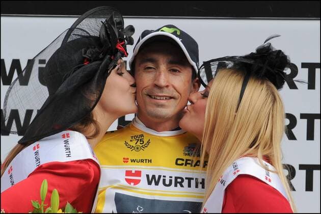 MAURICIO SOLER MOVISTAR WINNER OF STAGE 2 AND NEW YELLOW JERSEY OF LEADER 75ieme TOUR DE SUISSE - ETAPPE 2 - 12 06 2011 xPHOTONEWSx  o0 gelbes Trikot Siegerehrung Etappensieg, Etappensieger, Hostess, Hostessen, Frau, girl