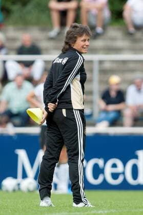 12.06.2011, GER, Neuisenburg, Trainingseinheit der deutschen Frauen Nationalmannschaft, Ulrike Ballweg (Assistenz-Trainerin)