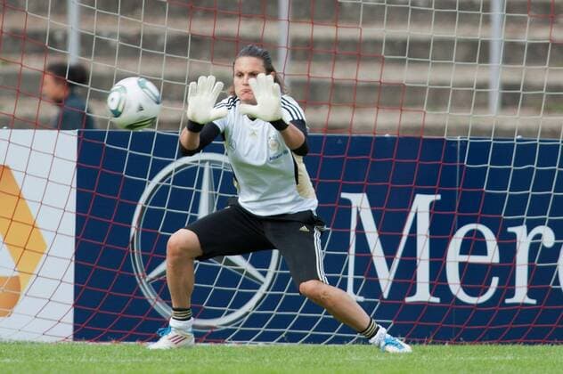 12.06.2011, GER, Neuisenburg, Trainingseinheit der deutschen Frauen Nationalmannschaft, Nadine Angerer