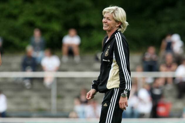 12.06.2010, Frauenfußball-Nationalmannschaft, Training, Lehrgang in Neu-Isenburg. Trainerin, Bundestrainerin Silvia Neid.