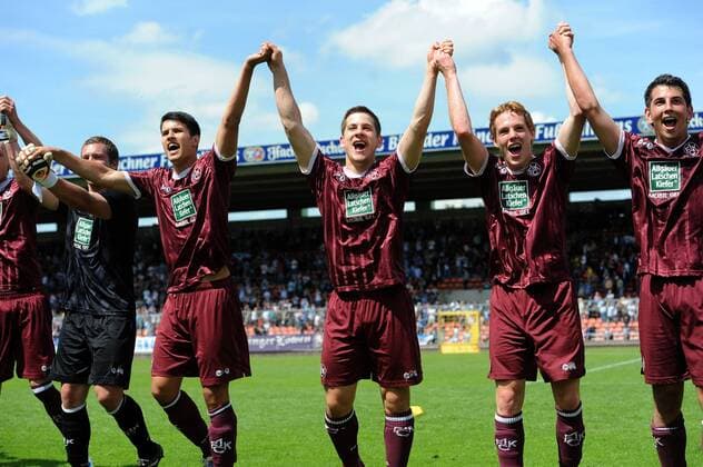 U19 Junioren Fussball Bundesliga : Saison 2010 2011 Endrunde um die Deutsche Meisterschaft TSV 1860 Muenchen - 1. FC Kaiserslautern 12.06.2011 JUBEL nach dem Sieg vom 1. FC Kaiserslautern 