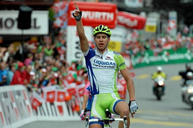 Peter SAGAN ( SVK Liquigas - Cannondale ) gewinnt die zweite Bergetappe der Tour de Suisse im Sprint gegen Damiano CUNEGO ( ITA Lampe - ISD ) - Event: Tour de Suisse - Tour of SWitzerland 2011 - 3.Etappe - Brig Gils - Grindelwald 107.6 km - Location: Grindelwald - Schweiz - Europa - Datum: 13.06.2011 - Contact