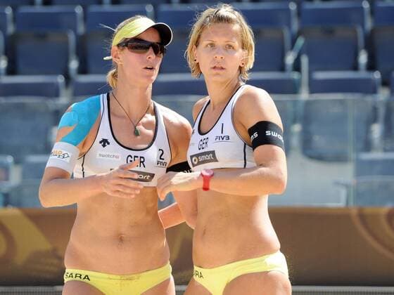 BEACHVOLLEYBALL - FIVB WM 2011 ROM,ITALIEN,14.JUN.11 - DIVERS, BEACH VOLLEYBALL - FIVB Weltmeisterschaften, Damen. Bild zeigt Sara Goller und Laura Ludwig (GER). 