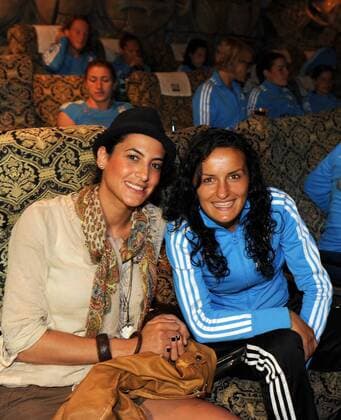 Fussball Frauen-Nationalmannschaft beim Kinobesuch am 14.06.2011 in Frankfurt am Main Die deutsche Frauen-Nationalmannschaft schaut sich einen Preview vom Tatort Im Abseits in einem Frankfurter Kino an. Fatmire Bajramaj is seen with actress Filiz Koc during the German Women National Team Tatort preview at cinema Orfeos Erben on June 14, 2011 in Frankfurt am Main, Germany.