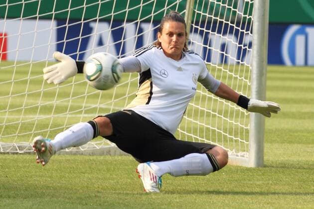 NADINE ANGERER ABSCHLUSSTRAINING DER DEUTSCHEN FUSSBALLNATIONALMANNSCHAFT DER FRAUEN MAINZ 15.6.11