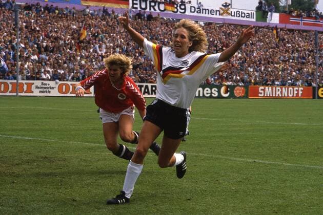 Heidi MOHR, rechts, Deutschland, Nationalspielerin, jubelt nach einem Tor, Torjubel, Finale Endspiel BRD Deutschland - Norwegen 4:1, Frauen Fussball EM Europameisterschaft 1989, 02.07.1989.
